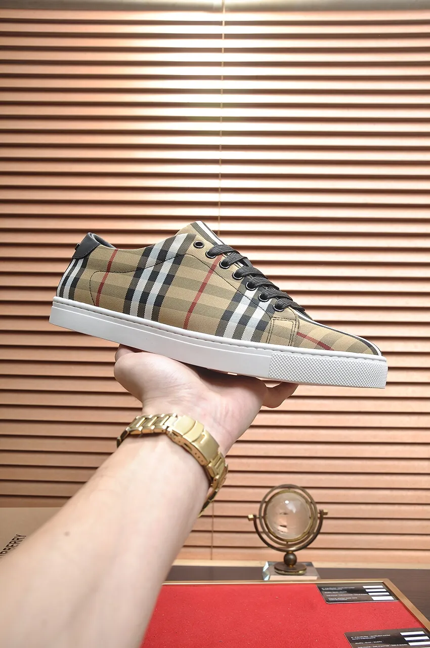 Men's shoes💰480💶[Burberry] (cowhide lining) classic low-top sneakers｜Imported cowhide with classic plaid fabric｜Cow leather lining｜Original outsole｜Fine workmanship and comfortable to wear Size: 38-44 (customized at 45)